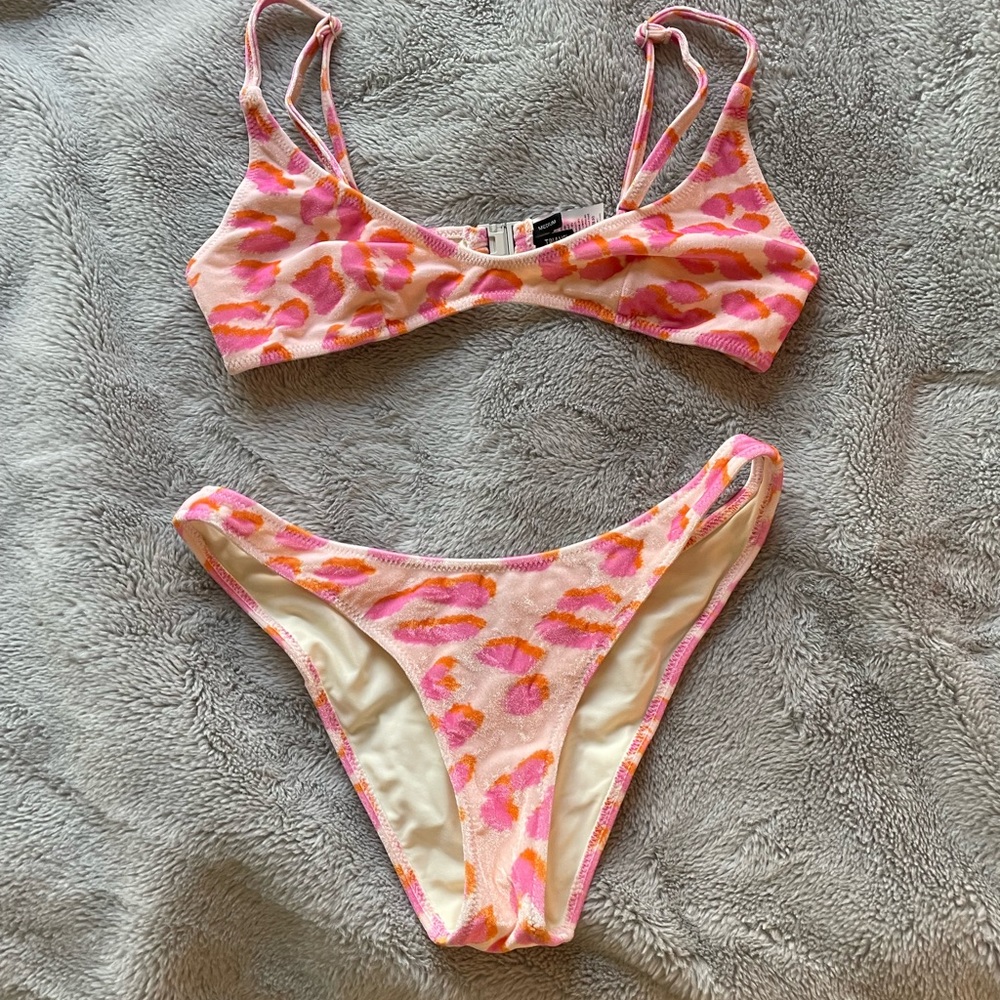Triangle bikinis. Cheetah print pink/orange